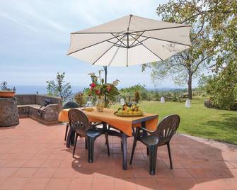 3 bedroom stunning home in Sant'Alfio - Sant'Alfio - Patio