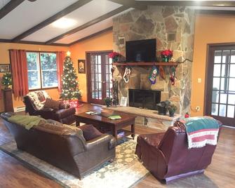 The Main House at Rustic River Retreats - Private 27 acre Grand River Estate! - Austinburg - Living room