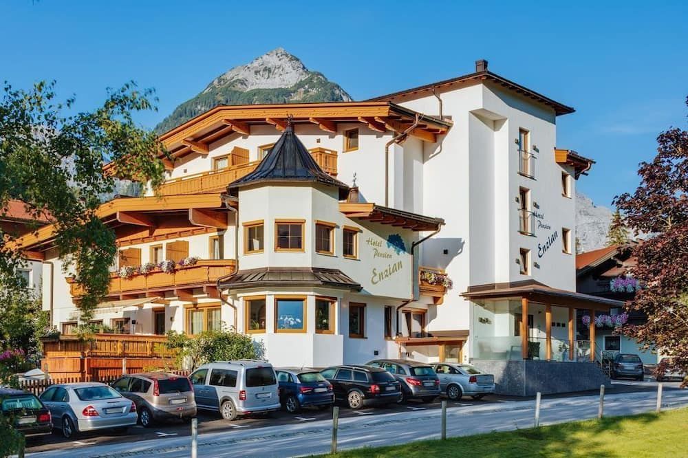 Hotel Enzian - פרטיזאו - בניין