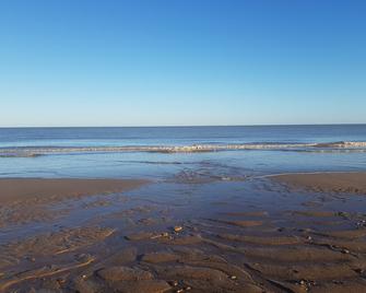 50 meters from miles of dog friendly beach - Mablethorpe - Beach