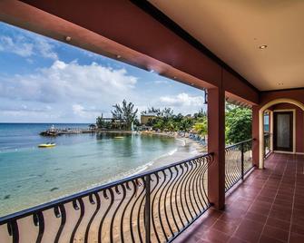 Jewel Paradise Cove Adult Beach Resort & Spa - Runaway Bay - Balcone