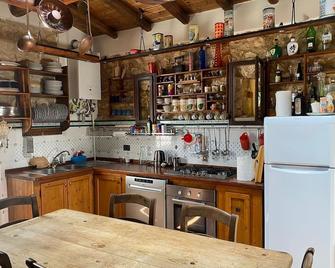 Country House of charm 15' Verona - Negrar - Cocina