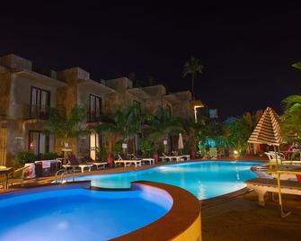 Lotus Sutra Beachfront Resort - Arambol - Piscina