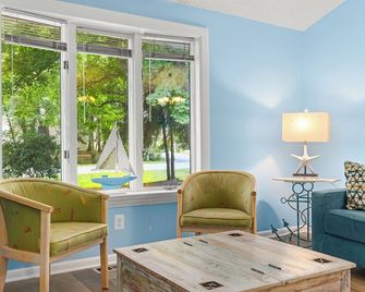 Charming 3-bedroom house in Ocean Pines with WiFi - Ocean Pines - Living room