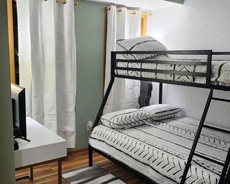 Cute apartment with view of Lake Michigan located downtown Port Washington, WI. - Port Washington - Habitación