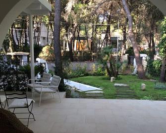 Elegant And Light Villa In The Center Of Castellaneta Marina - Castellaneta - Patio