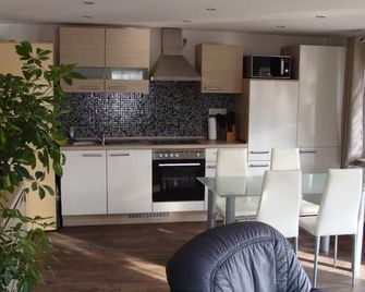 Directly on the water with its own jetty in Berlin - Köpenick - Berlin - Küche