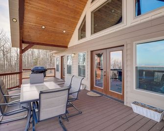 Spacious Harrison Vacation Rental with Deck and Views! - Harrison - Balkon