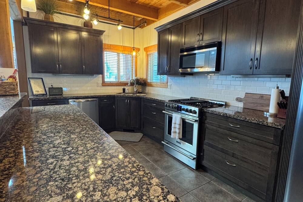 Hidden Gold Hideaway - Apex Mtn - multi-family,pet friendly, slopeside townhome - Keremeos - Cocina
