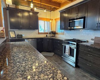 Hidden Gold Hideaway - Apex Mtn - multi-family,pet friendly, slopeside townhome - Keremeos - Cocina
