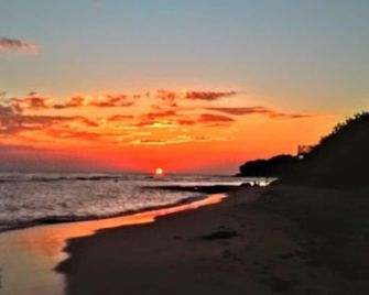 Basic Twin Room Private Ensuite in family run guesthouse BillysBay TreasureBeach - Treasure Beach - Beach