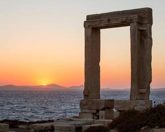 2 Bedroom Garden & Sea View Apartment | Glaronissi Beach - Naxos