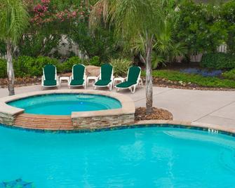 Casa Del Mar Beachfront Suites - Galveston - Pool