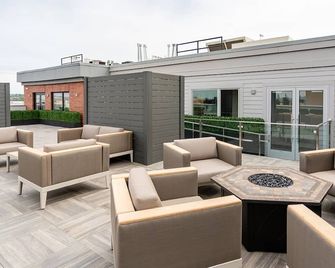 Cozy Stylish retreat - NYC & NWK w free parking - Bayonne - Balcony