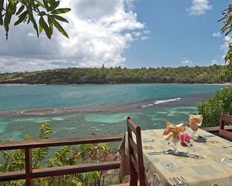 Two Bays Beach Villa, Apartment, and Studios - Crochu