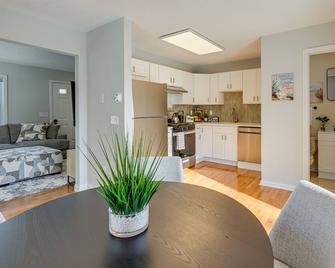 Niantic Duplex with Deck Less Than 1 Mi to Beach and Boardwalk - Niantic - Kitchen