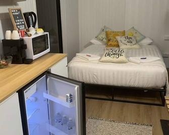 Tiny House Elevation 152 by Tiny Away - Amamoor - Habitación