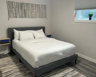 Guest Suite in Edmonton - Nisku - Bedroom