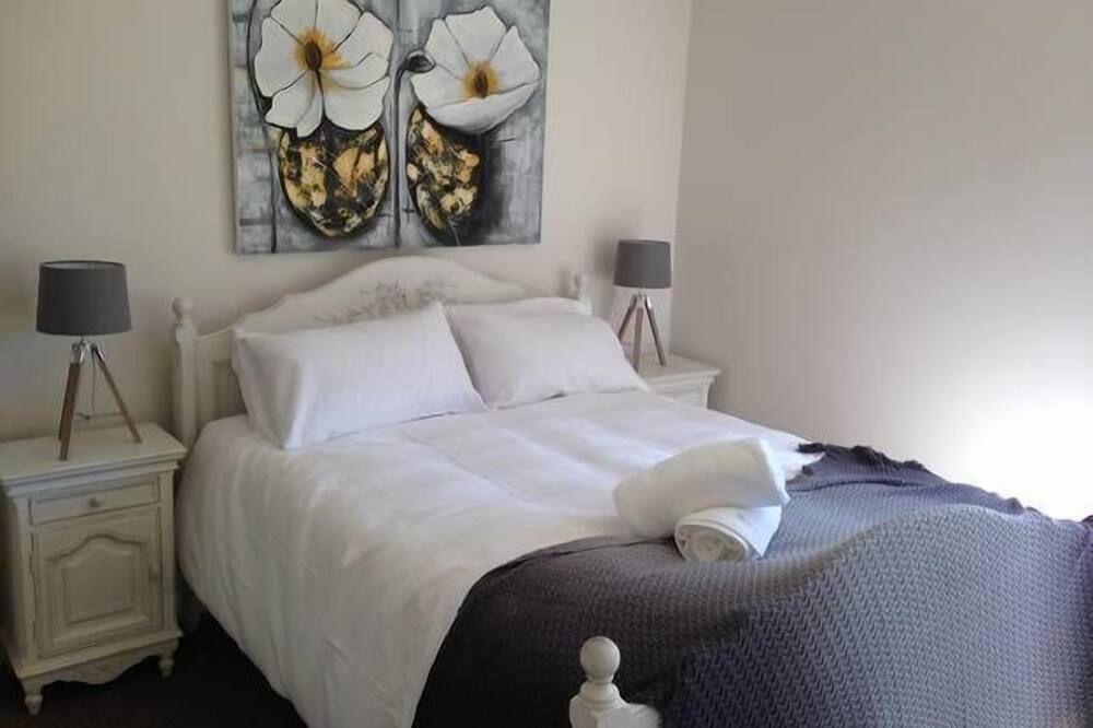 Fairway Views Accomadation - Warragul - Bedroom