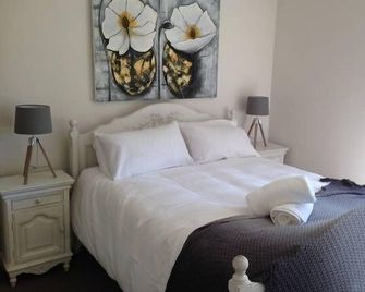 Fairway Views Accomadation - Warragul - Bedroom