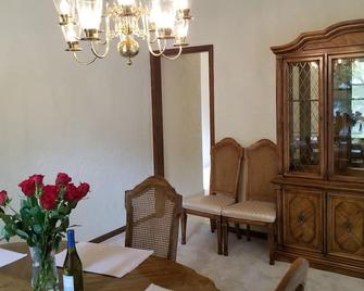 Unique and space single family house, close to Naperville downtown - Naperville