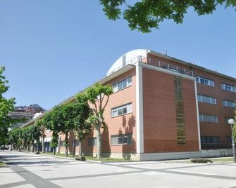 Residencia Universitaria Resa Tomás Alfaro Fournier - Centro Adscrito A Reaj - Campus Accomodation - Vitoria-Gasteiz - Bina