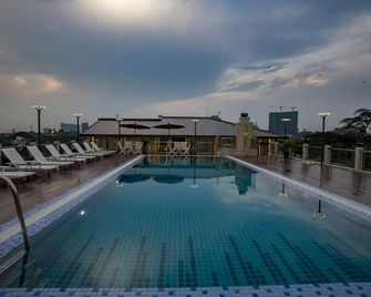 Prestige Residences at Golden Valley by Grand United Hospitality - Yangon - Pool