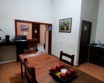 Garcia's Suites y Hotel Villegas - Linares