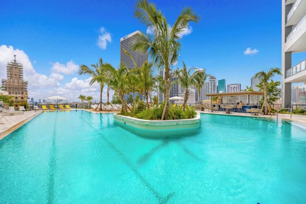 Luxury Condo in Downtown Miami - Miami - Pool