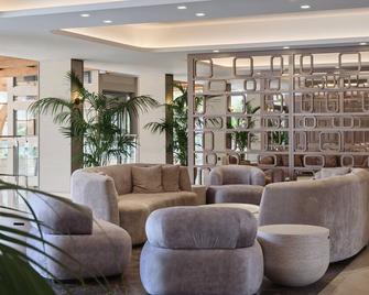 Atlantica Oasis Hotel - Limassol - Lounge