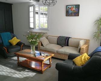 Apartment completely renovated in ground floor. - Saint-Jean-Pied-de-Port - Sala de estar