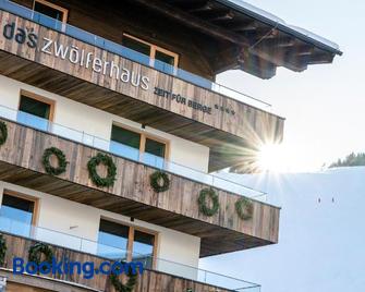 Das Zwölferhaus - Hinterglemm - Bygning