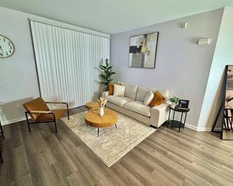 Modern 1-bedroom with WiFi, pool, fitness center, and comfort in San Ramon. - San Ramon