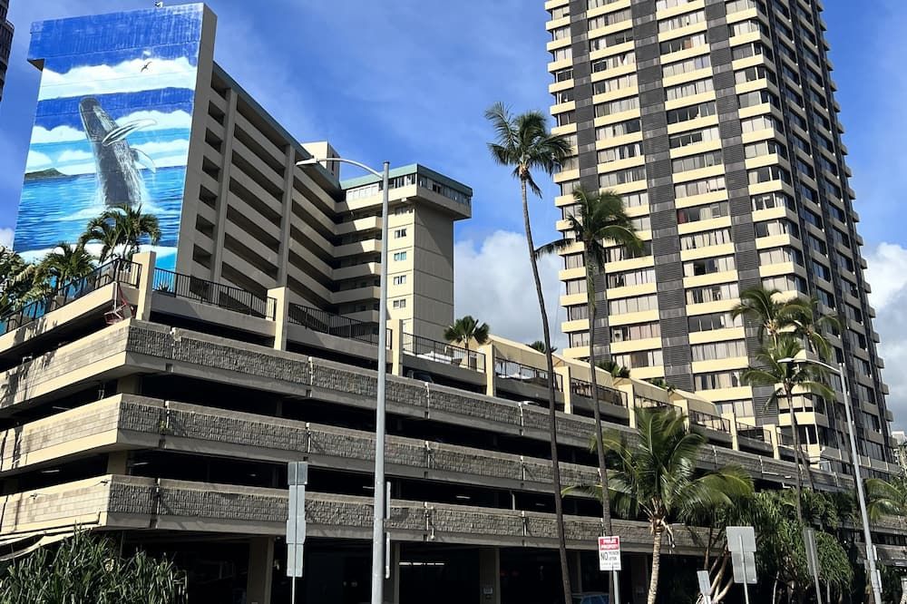 Epic 30th Flr Oceanview Studio B Waikiki-Bargain Free Beach Gear W/True Kitchen - Honolulu - Building