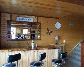 Pictured Rocks Lodge 5 minutes from Munising! Recently remodeled! - Christmas - Bar