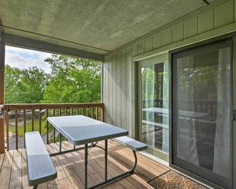 Reeds Spring Condo Near Aquarium at the Boardwalk! - Reeds Spring - Balcón