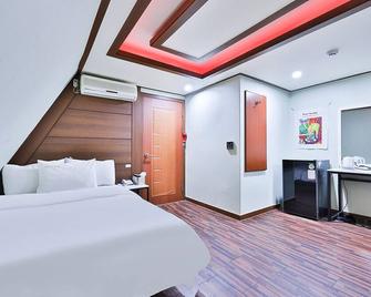 Picasso Motel - Seoul - Bedroom