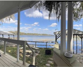 Fresh Water Fishing Springs In Area For Kayaking Tubing Family and Pet Friendly - Hernando - Balcony