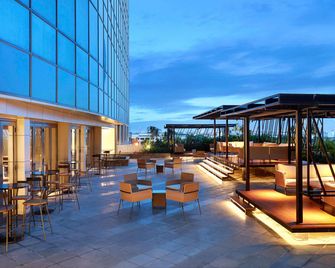 Novotel Samator Surabaya Timur - Surabaya - Bar
