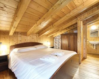 Incanto Walser Apartments Ronco - Macugnaga - Camera da letto