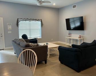 Perfect for fishermen and families for your stay in Port O'Connor! - Port O'Connor - Sala de estar