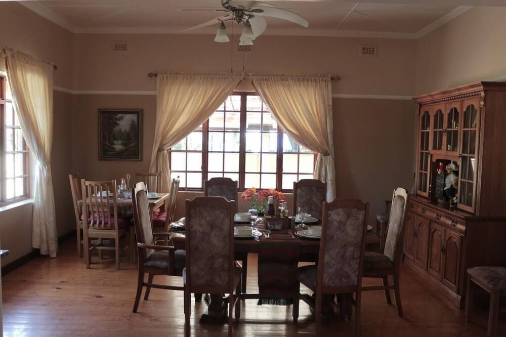 Rose Petals Guest House - East London - Essbereich