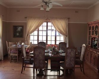 Rose Petals Guest House - East London - Comedor