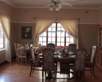 Rose Petals Guest House - East London - Essbereich