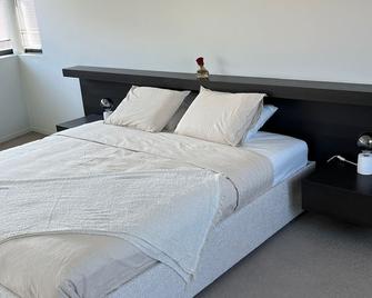 Prestige Guesthouse Nato Brussels - וילוורדה - חדר שינה