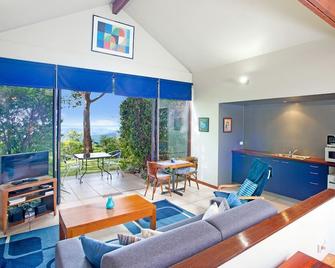 Mountain Edge Studios - Mount Tamborine - Living room