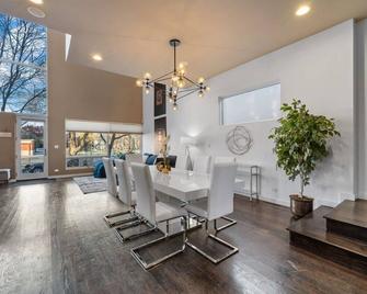 Amazing 4br 4ba Oasis W Rooftop & Stunning Design - Chicago - Comedor