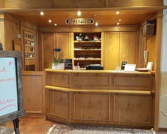 Hotel Burg Waldau - Grasellenbach - Rezeption