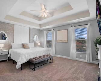 Lux Entertainment Home-Thealpha - Clarksville - Bedroom