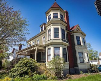 The Gregory House in Southern Maine close to many beaches & popular destinations - Saco - Building